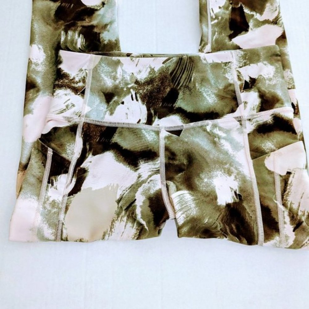 ATHLETA ULTIMATE STASH II CAPRI Women's Leggings Tights Size S Green Print